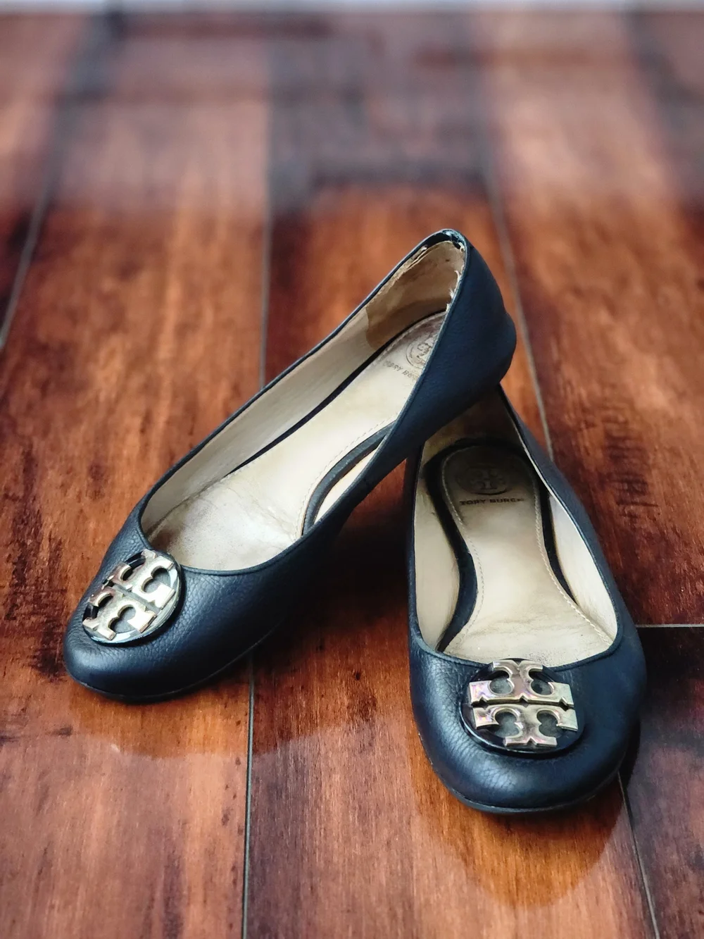 Tory Burch Reva Black Leather Ballet Flats Gold Logo Women's Size 7